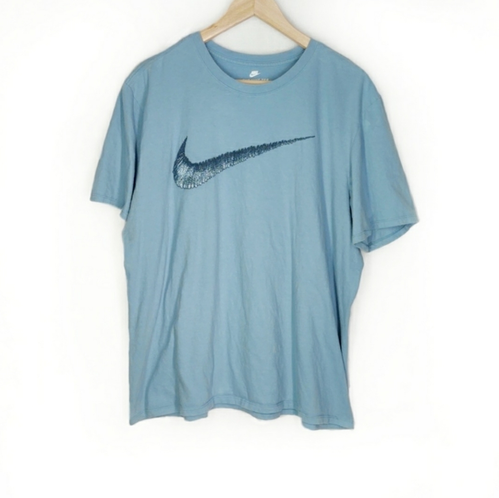 Nike tee, size Xlarge, men's t-shirt, short sleeve shirt.